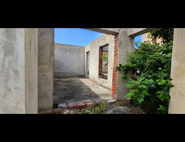 2 BEDROOM HOUSE FOR SALE IN FLORA PARK
